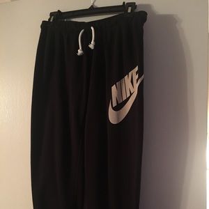NIKE Women’s Sweat Workout Pants NWT XS